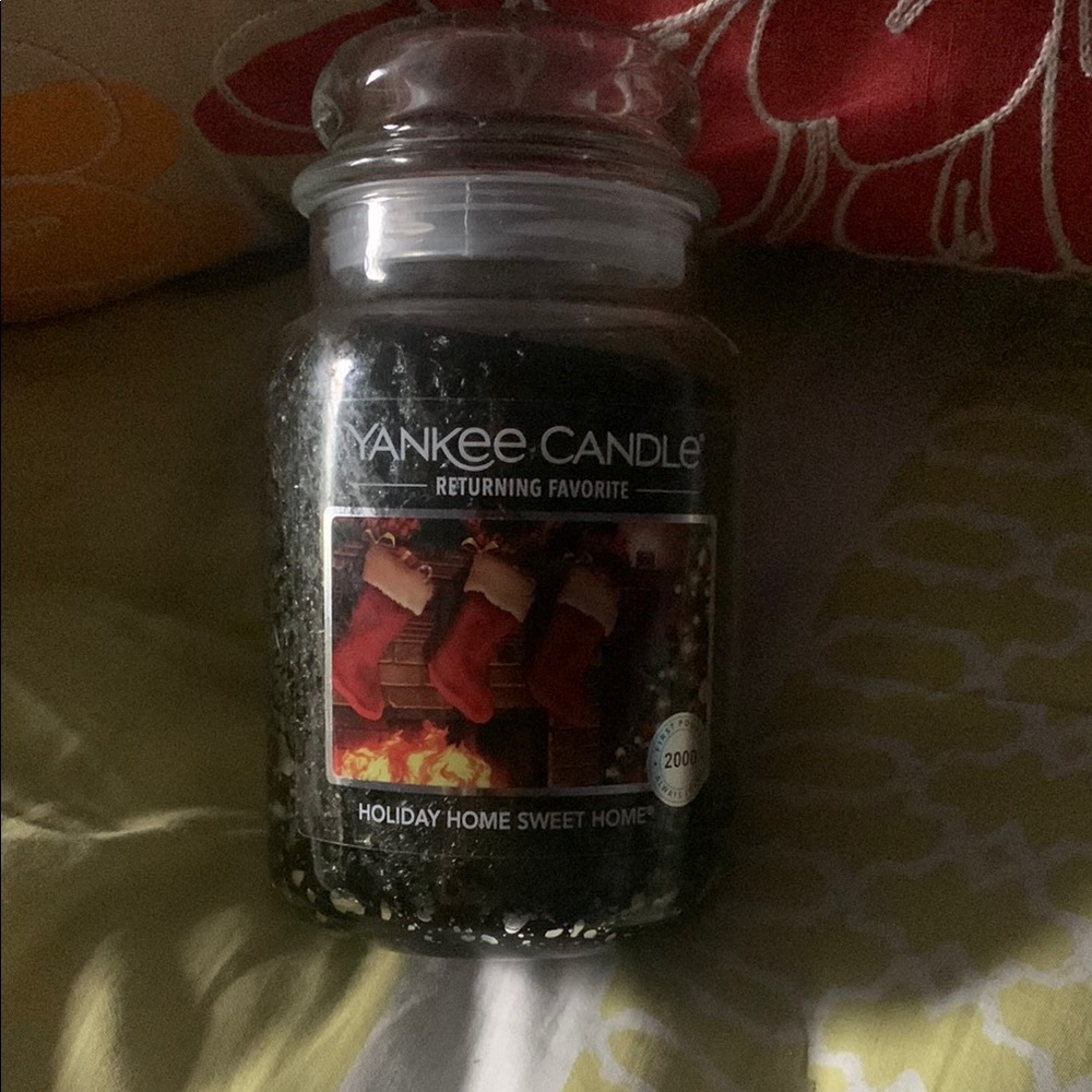 Yankee Candle Holiday Home Sweet Home Jar - Black and Red